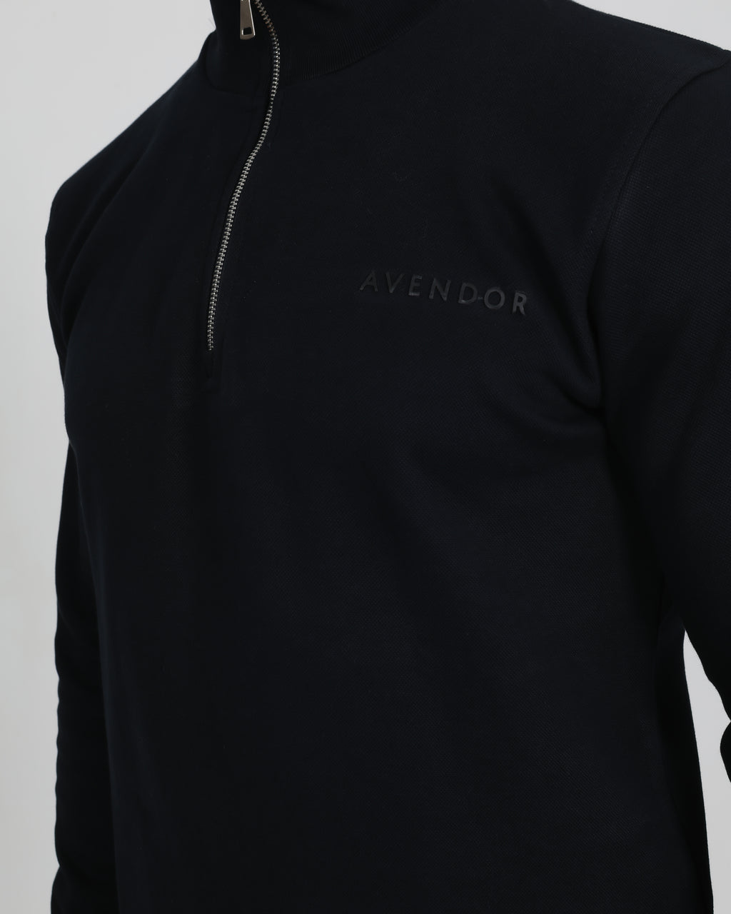 Avendor Track ZIP Black